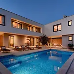 וילה Luxury Adris With Heated Pool, Gym, Sauna - Split Kaštela