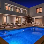 Luxury Adris With Heated Pool, Gym, Sauna - Split Kaštela