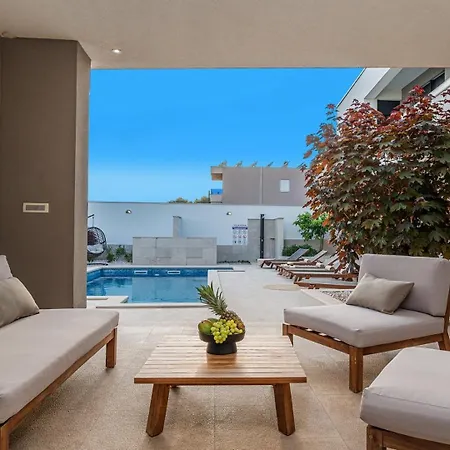 Luxury Adris With Heated Pool, Gym, Sauna - Split Kaštela