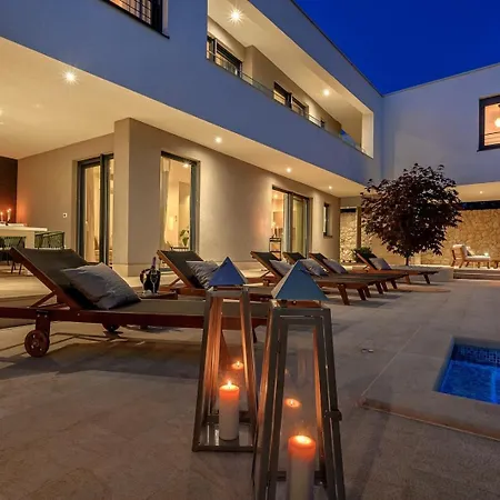 Villa Luxury Adris With Heated Pool, Gym, Sauna - Split Kaštela