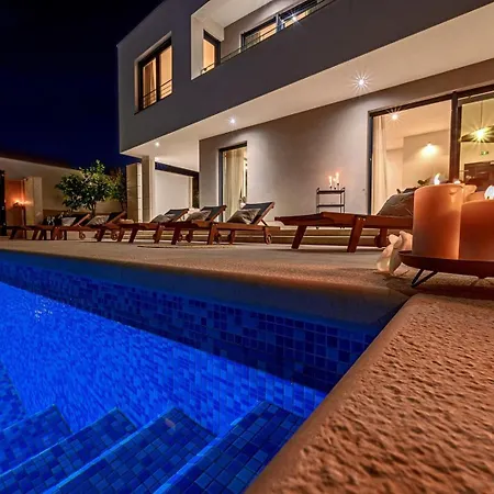Luxury Adris With Heated Pool, Gym, Sauna - Split *