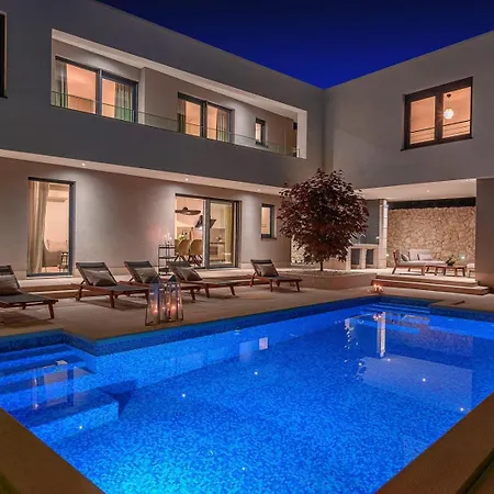 Luxury Adris With Heated Pool, Gym, Sauna - Split Kaštela