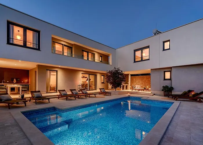 Villa Luxury Adris With Heated Pool, Gym, Sauna - Split Kaštela