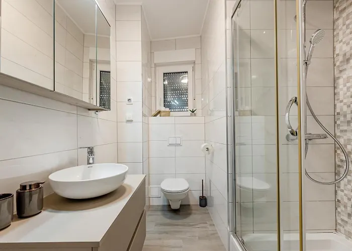 Luxury Adris With Heated Pool, Gym, Sauna - Split