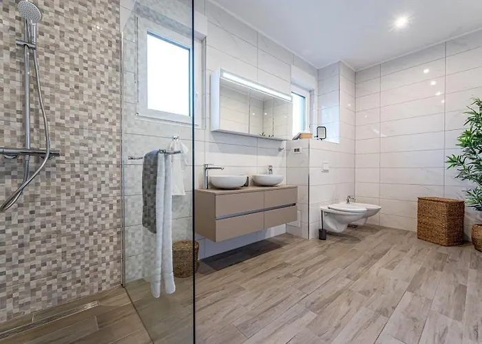 Luxury Adris With Heated Pool, Gym, Sauna - Split *