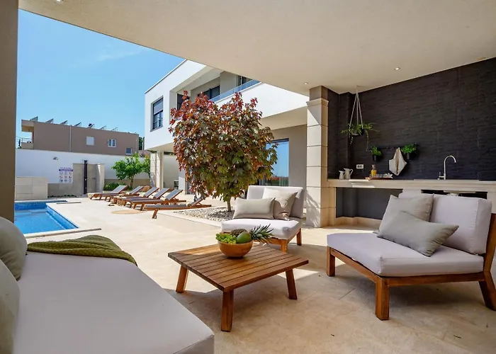 Luxury Adris With Heated Pool, Gym, Sauna - Split Villa Kaštela