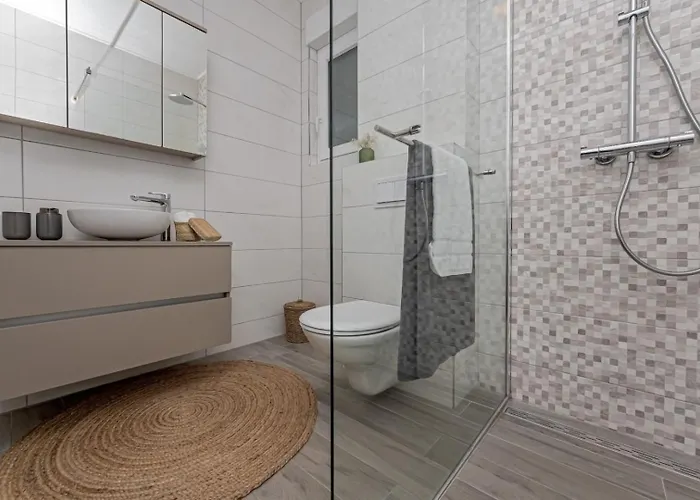 Luxury Adris With Heated Pool, Gym, Sauna - Split *