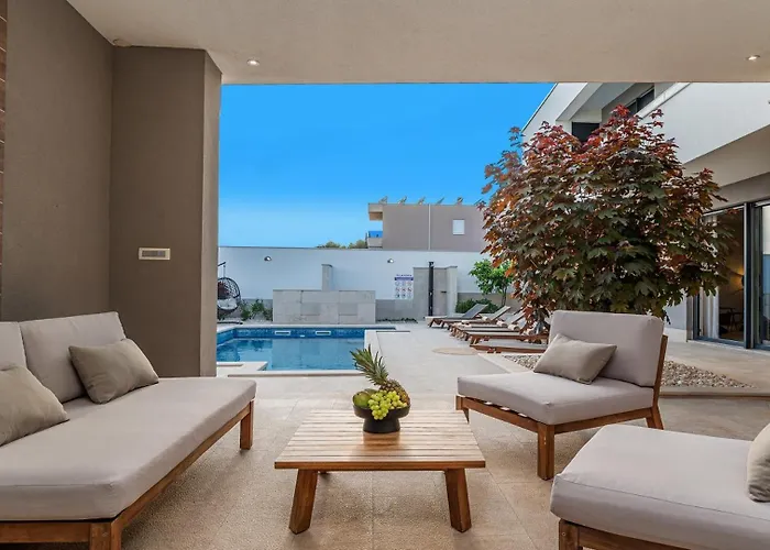 Luxury Adris With Heated Pool, Gym, Sauna - Split Kaštela