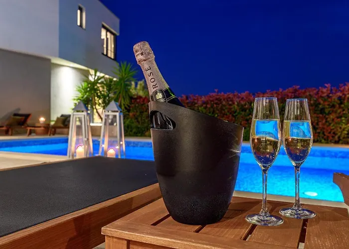 Luxury Adris With Heated Pool, Gym, Sauna - Split Villa Kaštela